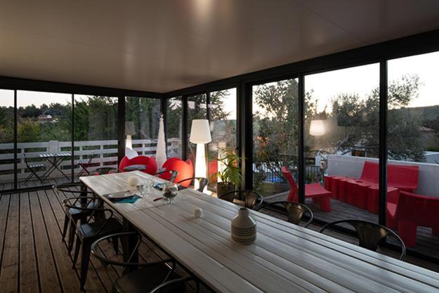 Bed & Breakfast Mise En Scene